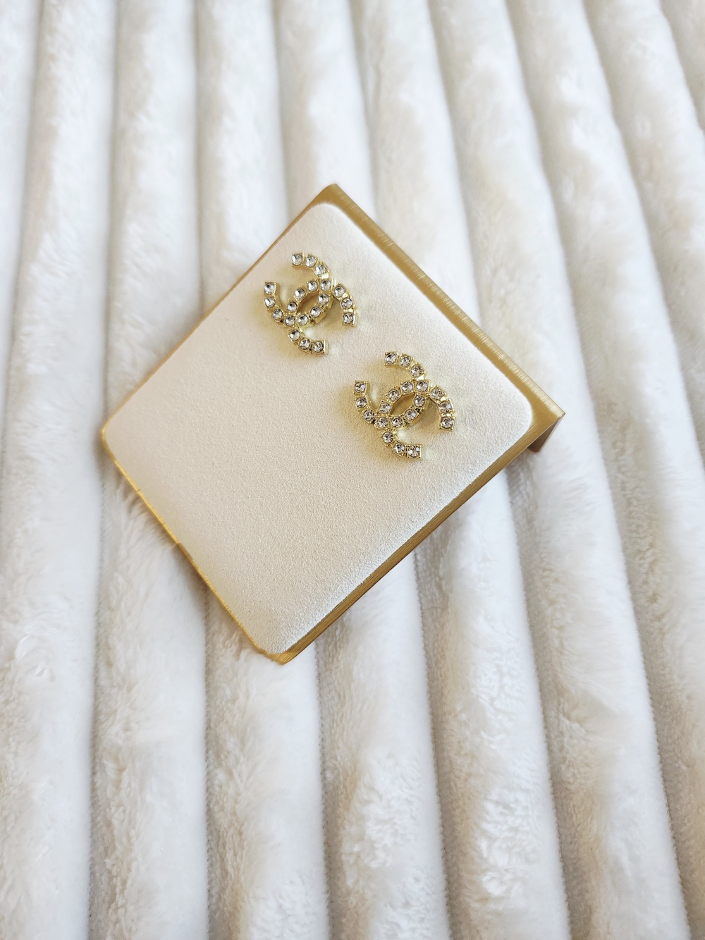 CHANEL Gold CC Logo Crystal Stud Earrings - Picture 4 of 6